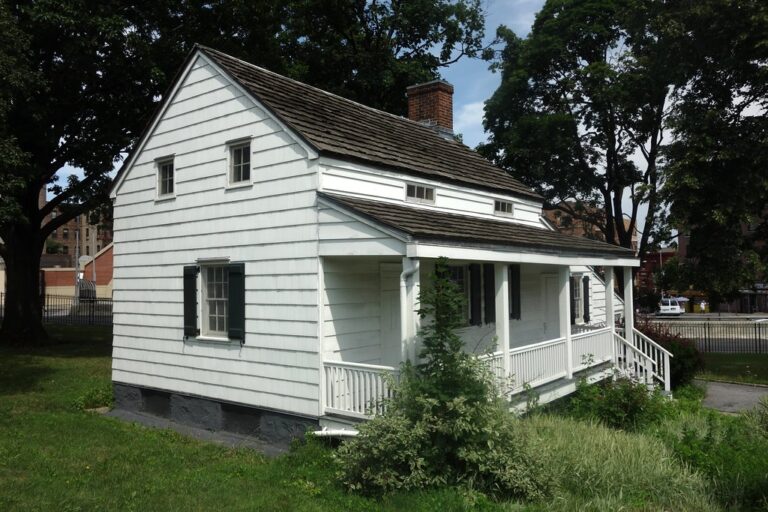 Edgar Allan Poe Cottage: Haunting Legacy