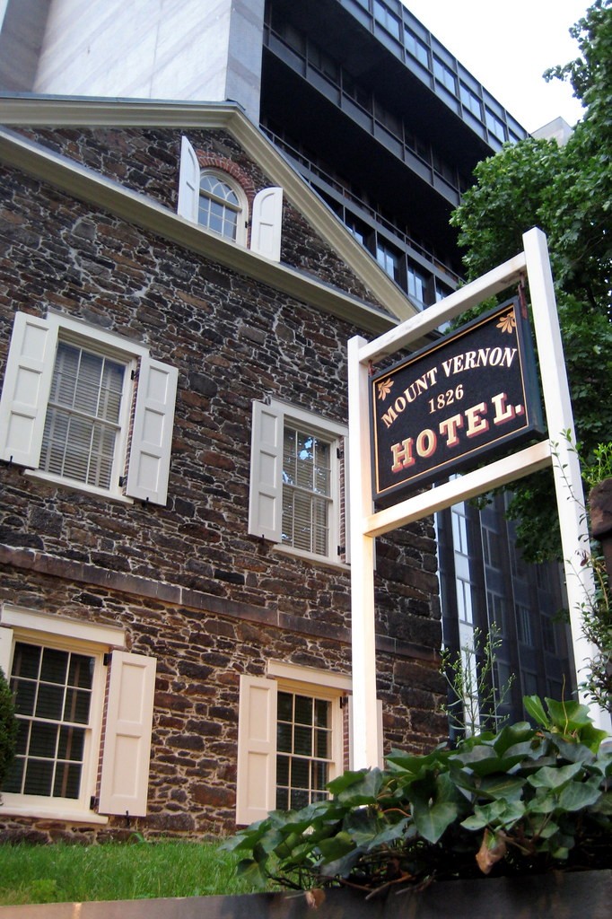 Mount Vernon Hotel Museum: Haunting Time