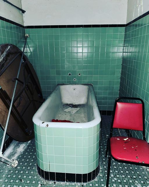 St. Albans Sanatorium - Suicide Bathroom