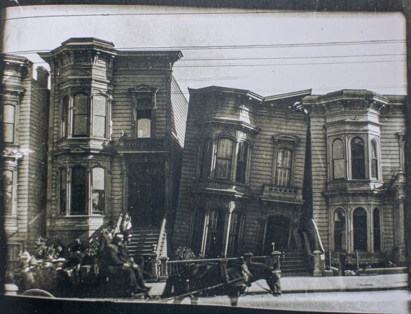 Arnold Genthe's Photographs of the 1906 San Francisco Earthquake and Firestorm